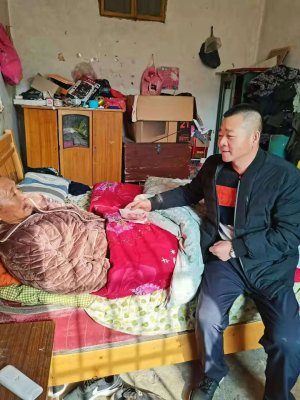 華遠(yuǎn)衛(wèi)士工會慰問員工家屬