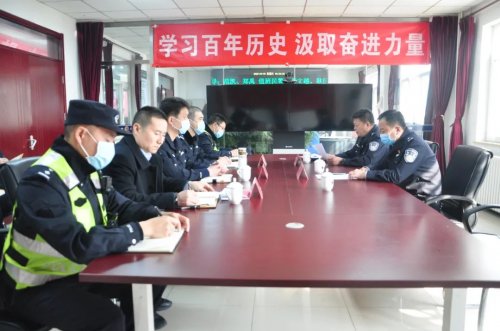 大興公安分局領導送獎到崗，對華遠衛(wèi)士保安公司輔警進行表彰慰問
